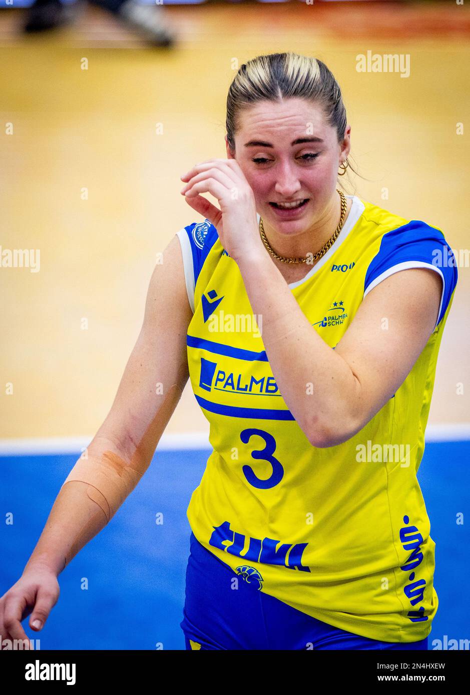 Schwerin, Germania. 08th Feb, 2023. Pallavolo, Donne: Coppa CEV, SSC Palmberg Schwerin - SDB Scandicci, quarti di finale, seconde gambe, ARENA Schwerin. Lindsey Ruddins di Schwerin reagisce dopo la partita. Credit: Jens Büttner/dpa/Alamy Live News Foto Stock