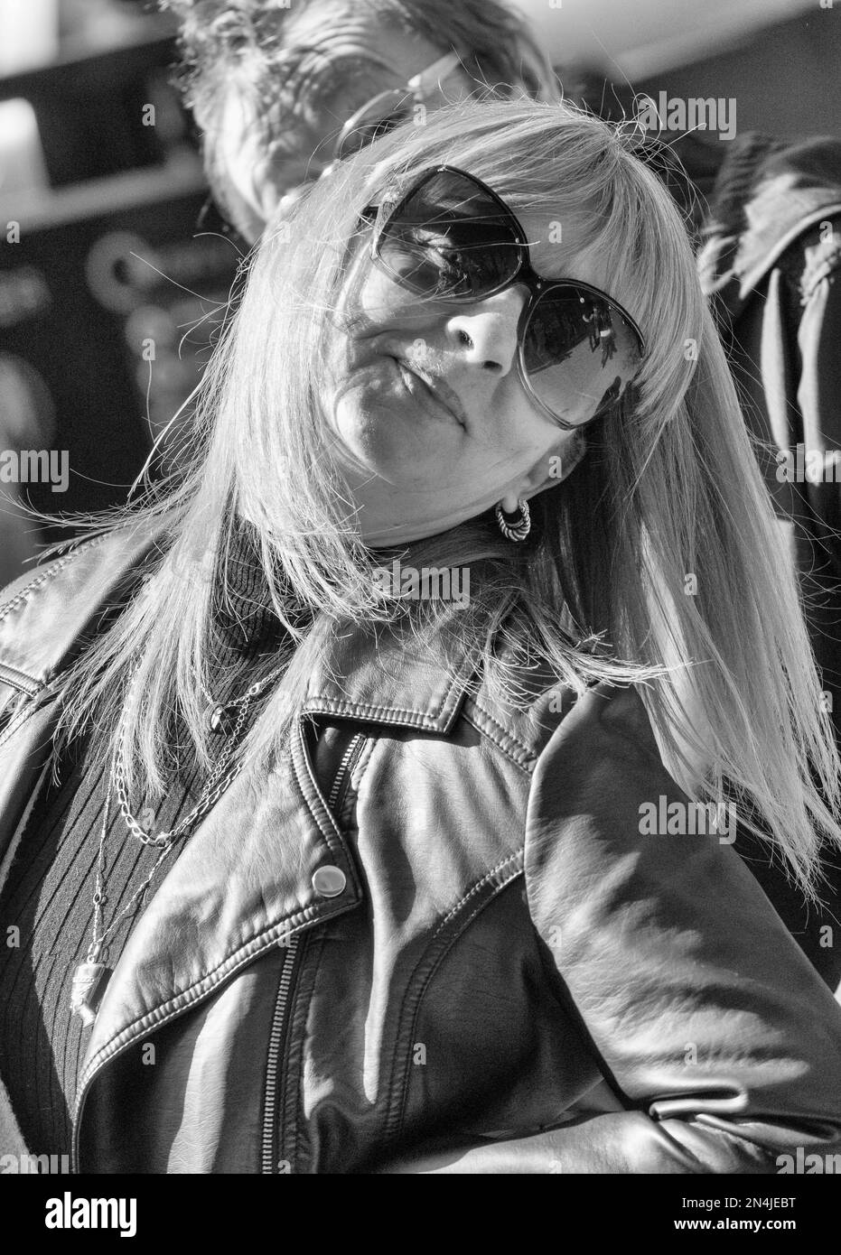 Fotografia di strada che cattura la vita quotidiana di ogni gente di giorno che va circa le loro vite occupate Foto Stock