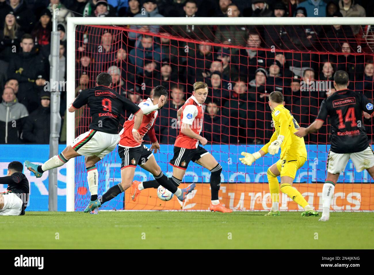 ROTTERDAM - (lr) Pedro Marques di NEC Nijmegen segna il 0-2, David Hancko di Feyenoord, Marcus Pedersen di Feyenoord, il portiere di Feyenoord Timon Wellenreuther durante il round del 16 della Coppa KNVB tra Feyenoord e NEC nello stadio di Feyenoord de Kuip il 8 febbraio 2023 a Rotterdam. ANP GERRIT VAN COLOGNE Foto Stock