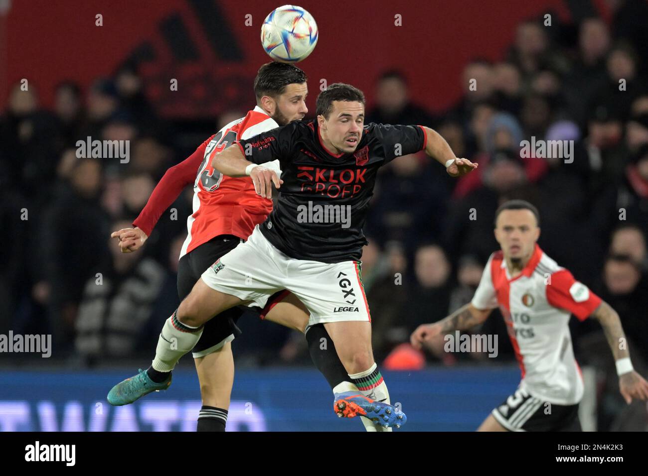 ROTTERDAM - (lr) David Hancko di Feyenoord, Pedro Marques di NEC Nijmegen durante il round del 16 della Coppa KNVB tra Feyenoord e NEC allo stadio di Feyenoord de Kuip il 8 febbraio 2023 a Rotterdam, Paesi Bassi. ANP GERRIT VAN COLOGNE Foto Stock