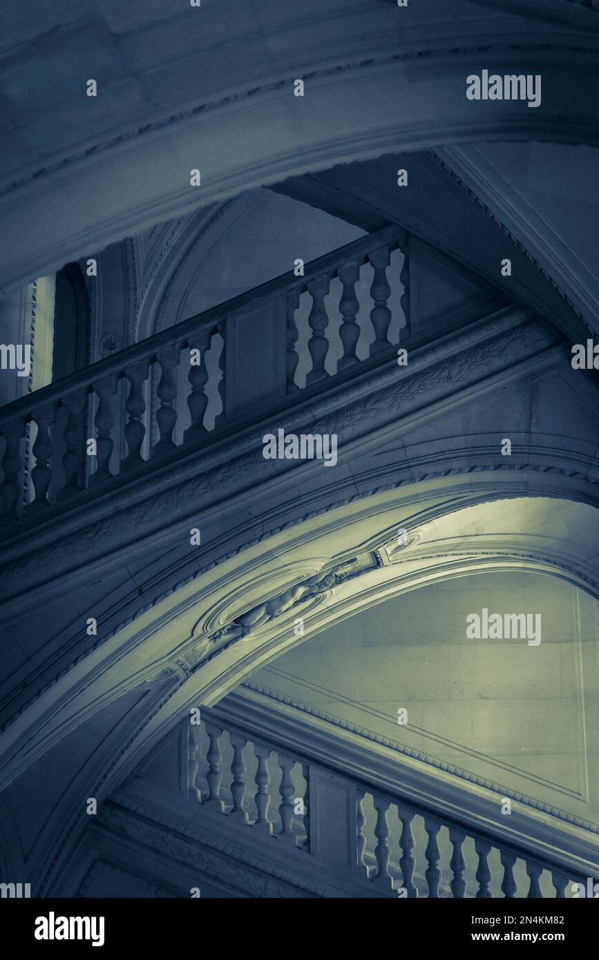 Dettagli architettonici di scala, Museo del Louvre, il museo più visitato del mondo, e un punto di riferimento storico a Parigi, Francia. È la casa di alcuni di Foto Stock