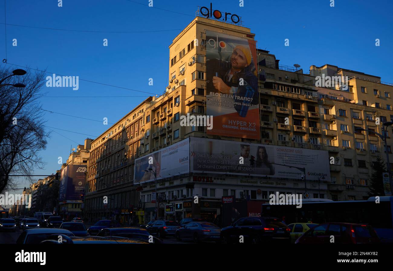 Bucarest, Romania - 08 febbraio 2023: Splendida vista sul centro di Bucarest all'angolo tra Nicolae Balcescu Boulevard e Batistei Street. Foto Stock