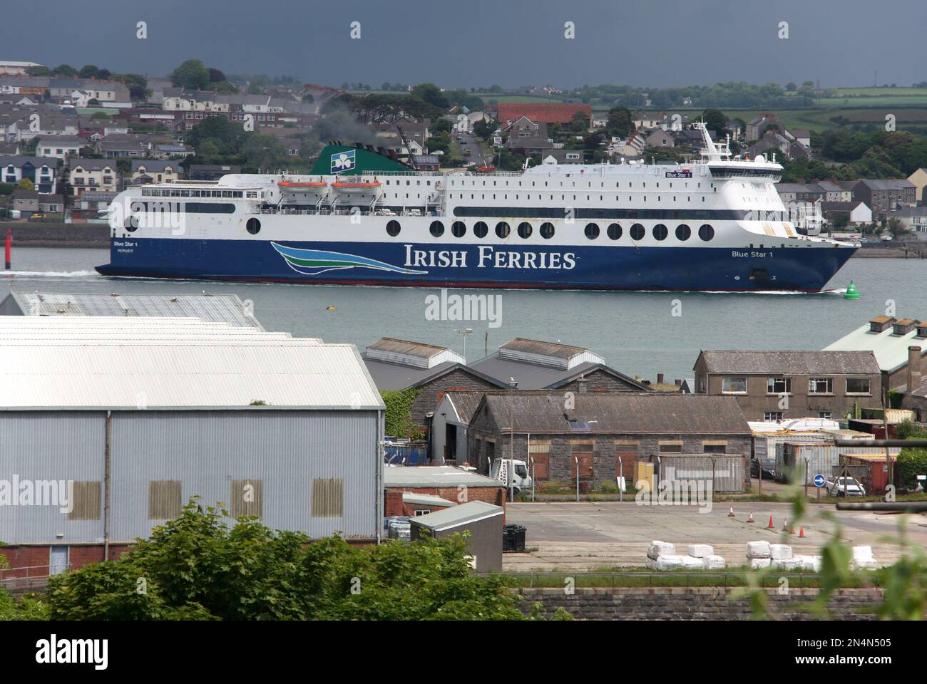 Il traghetto Blue Star 1 di Irish Ferries arriva a Pembroke Dock Wales da Foto Stock