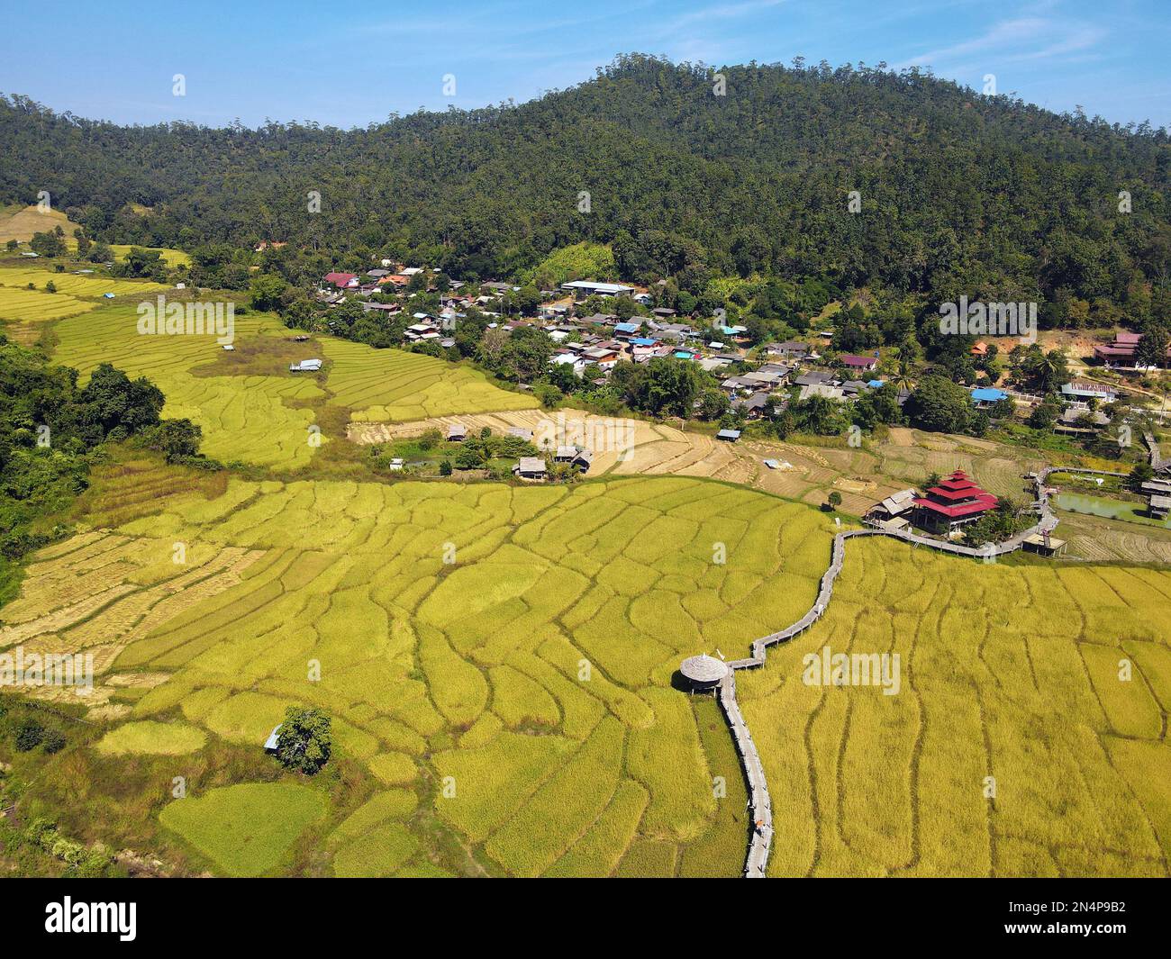 Una vista aerea del ponte di Kho Ku so Bamboo, provincia di Mae Hong Son, Thailandia Foto Stock