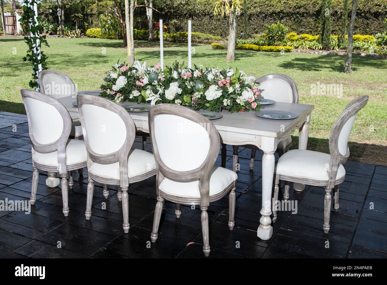 Tavolo decorato per il ricevimento di nozze. Foto Stock