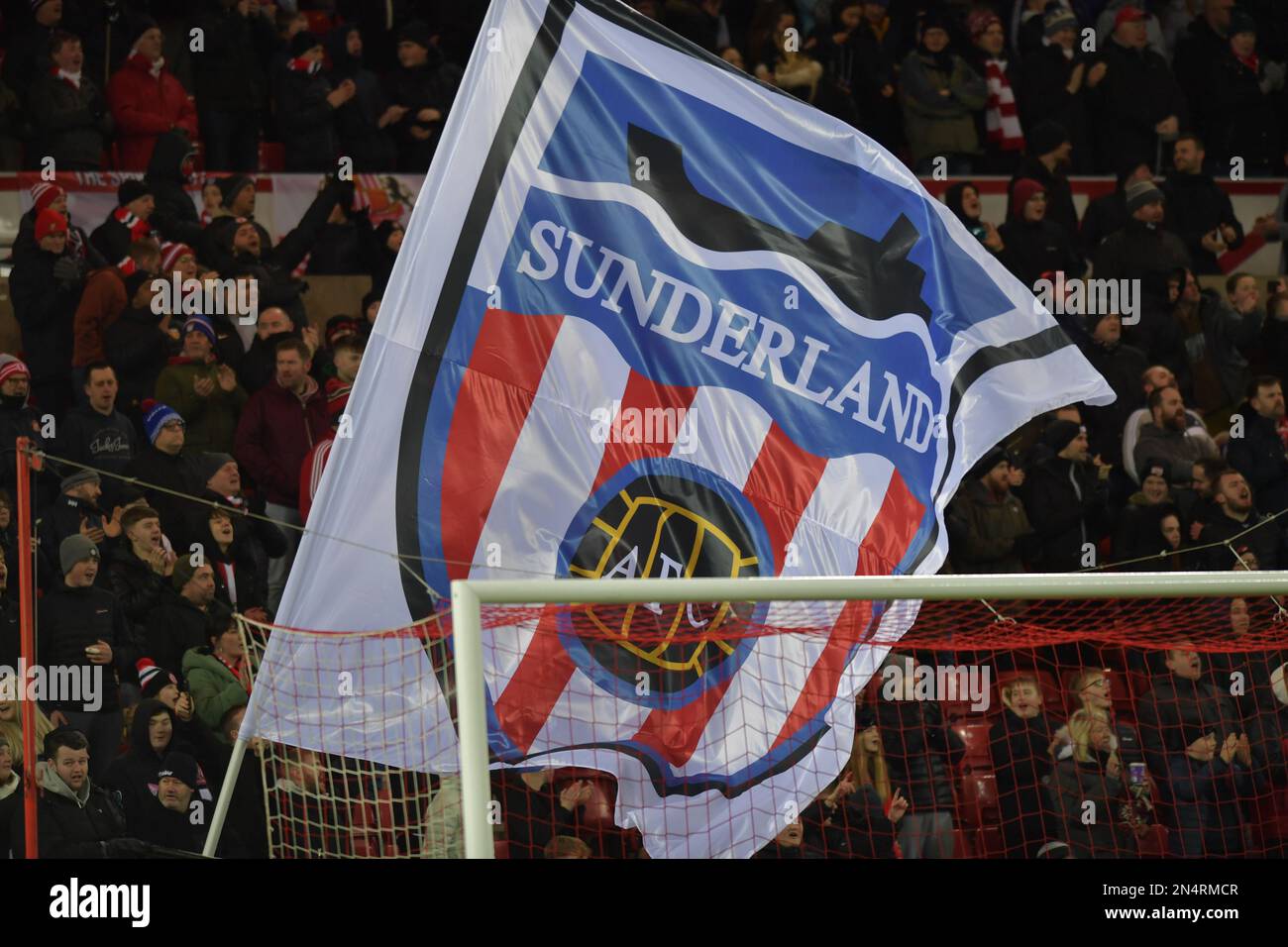 Sunderland, Regno Unito. 8th Febbraio 2023Sunderland Bandiere durante la fa Cup 4th turno di riproduzione tra Sunderland e Fulham allo Stadio di luce, Sunderland Mercoledì 8th Febbraio 2023. (Foto: Scott Llewellyn | NOTIZIE MI) Credit: NOTIZIE MI & Sport /Alamy Live News Foto Stock