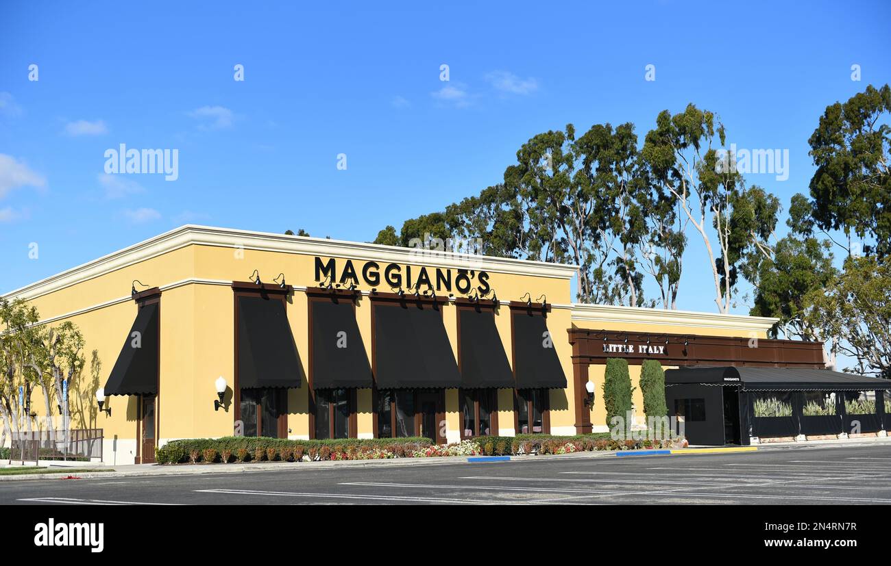 COSTA MESA, CALIFORNIA - 28 GEN 2023: Maggianos Little Italy, in South Coast Plaza, è una catena di ristoranti che serve cucina classica italiana. Foto Stock