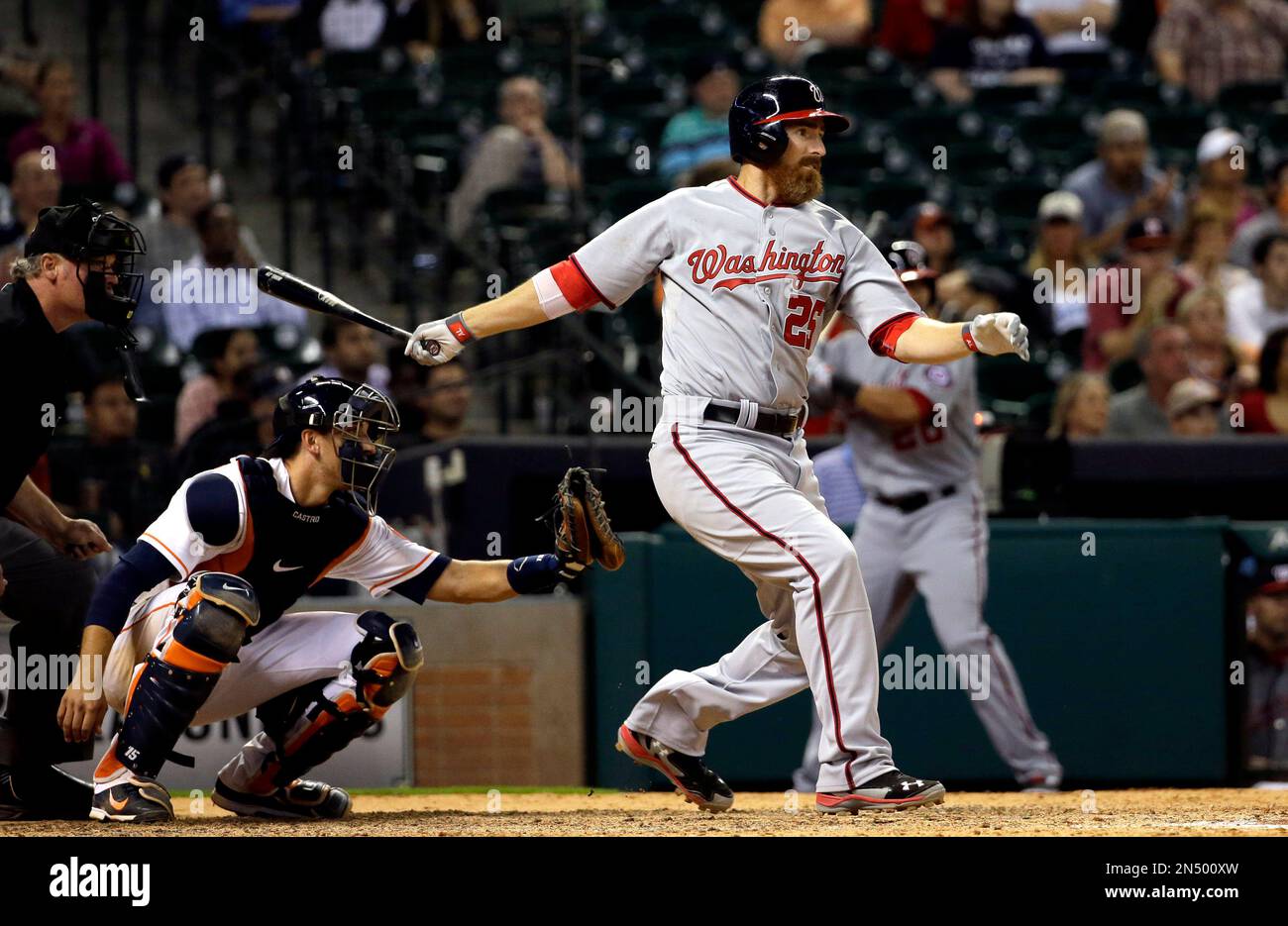 Washington Nationals' Adam LaRoche (25) watches a single that scored Denard Span during the ninth inning of a baseball game, in front of Houston Astros catcher Jason Castro on Tuesday, April 29, 2014, in Houston. (AP Photo/David J. Phillip) Foto Stock