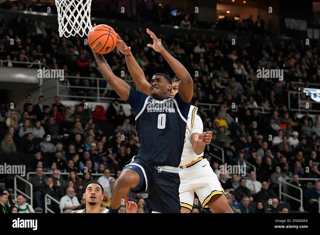 Padiglione amica Mutual. 8th Feb, 2023. Rhode Island, USA; Providence Friars Forward Bryce Hopkins (23) viene da dietro per negare Georgetown Hoyas guardia Brandon Murray (0) un cesto durante la seconda metà al padiglione amica Mutual. Credito obbligatorio: Eric Canha-USA TODAY Sports. Credit: csm/Alamy Live News Foto Stock