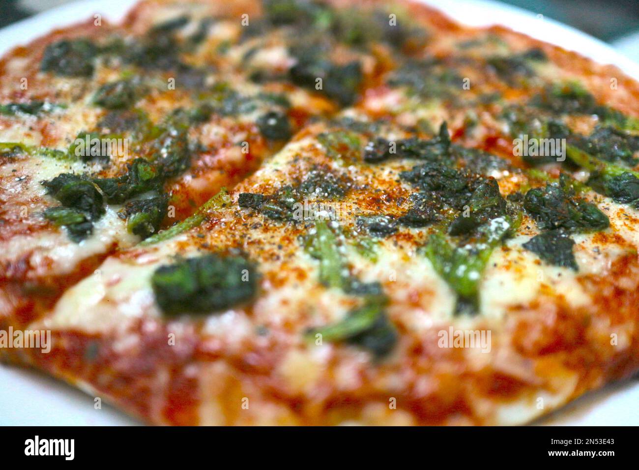 Pizza con farcitura Foto Stock