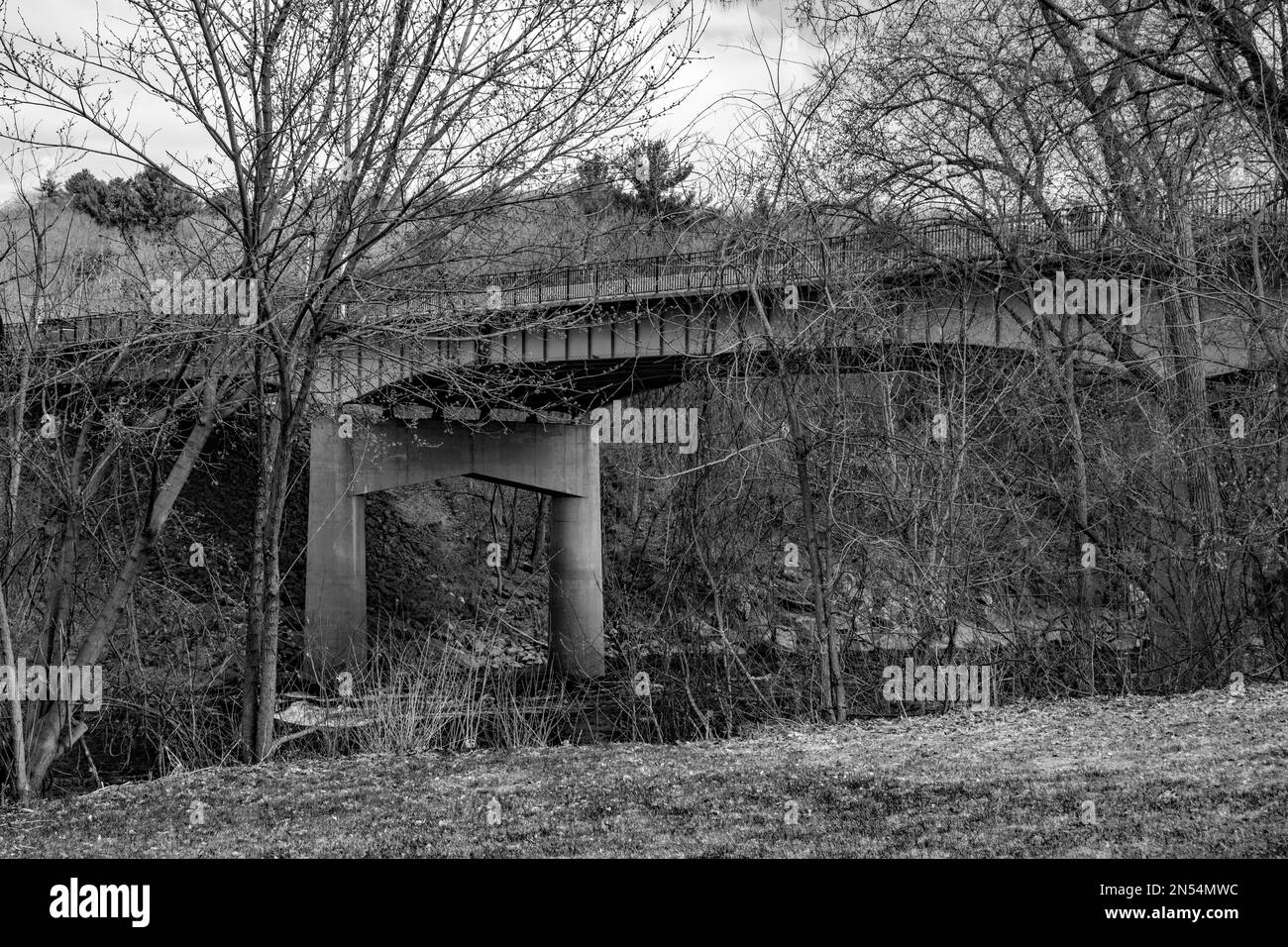 St Ponte sul fiume Croix in una giornata primaverile a Taylors Falls, Minnesota USA. Foto Stock