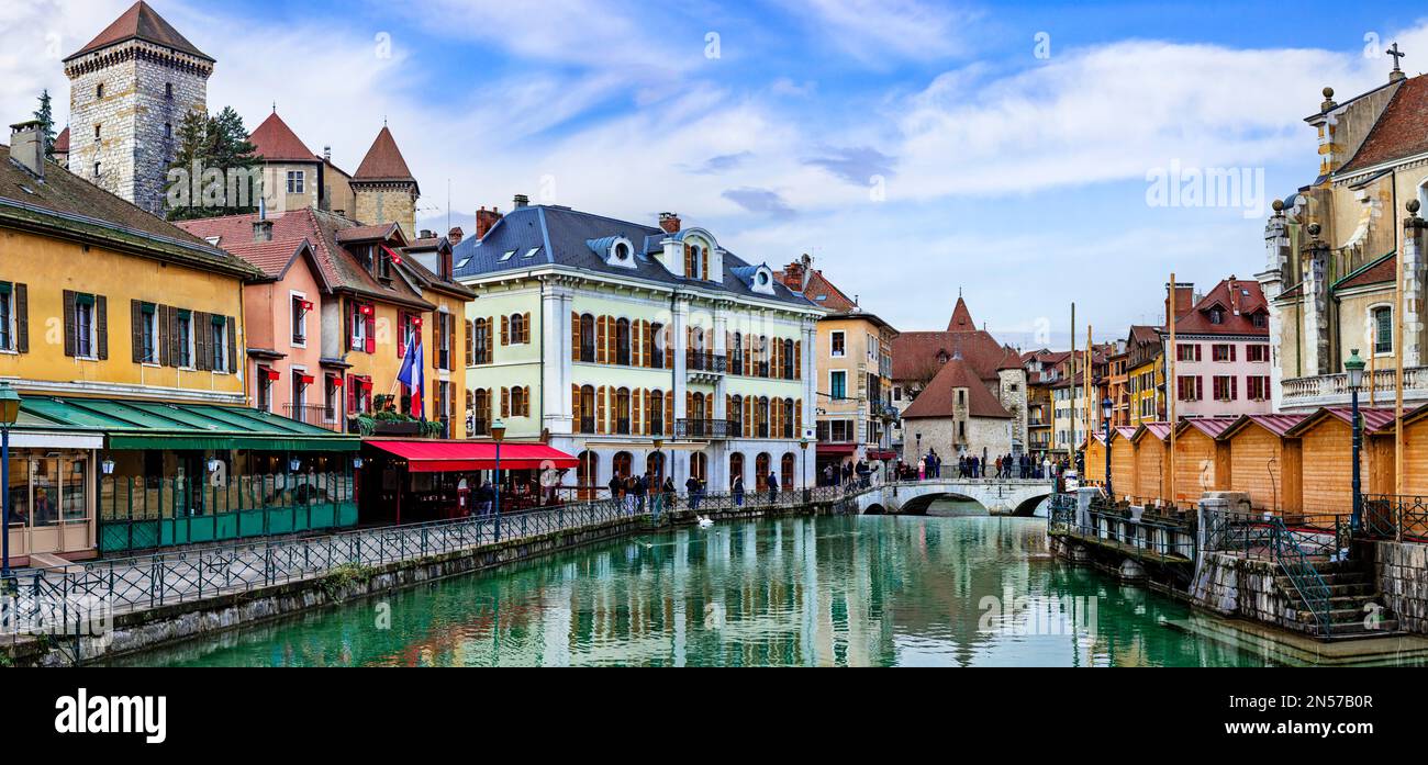 Viaggi in Francia e punti di riferimento. Romantico e bellissimo centro storico di Annecy con case colorate e canali. Regione Haute-Savoia Foto Stock
