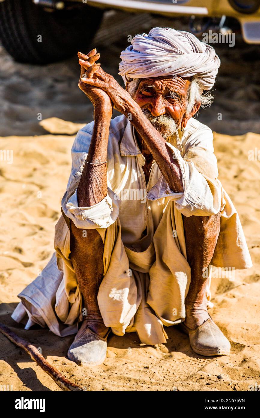 Uomo con turbante tradizionale, Rajasthan, India Foto Stock