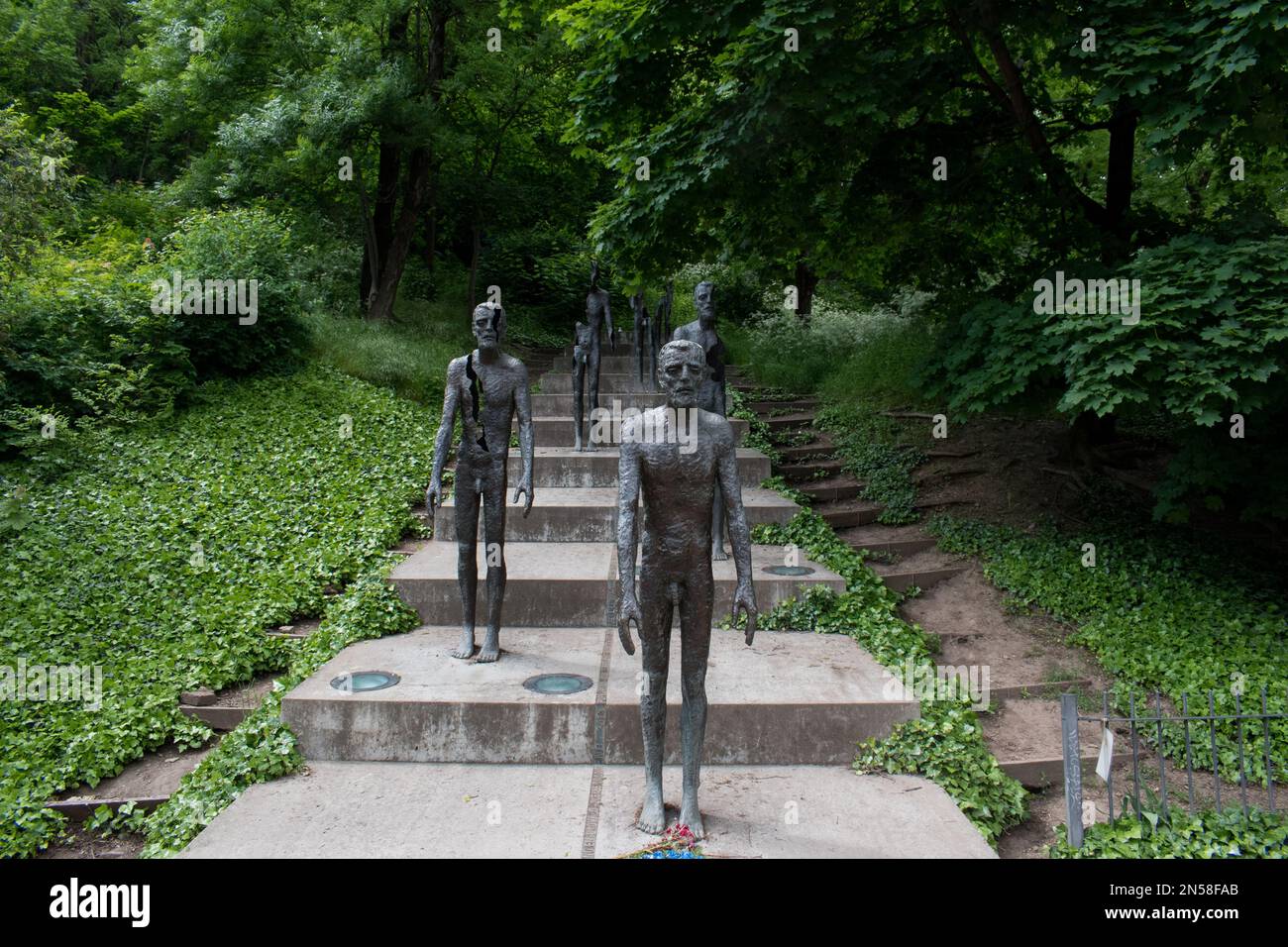 Monumento commemorativo vittime del comunismo a Praga. In una bella giornata estiva di sole. Foto Stock
