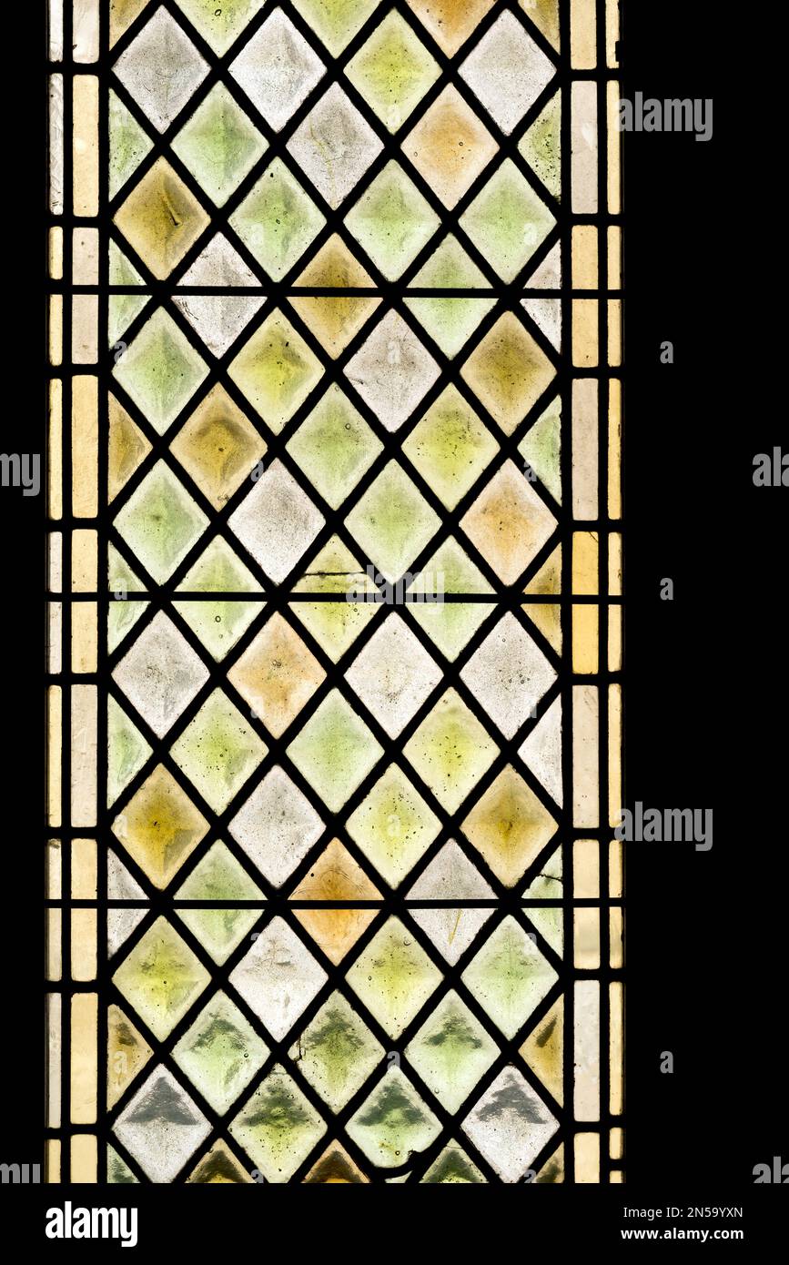 Antico pannello multicolore medievale a vetrate nel Palazzo dei Papi, Avignone, Francia Foto Stock