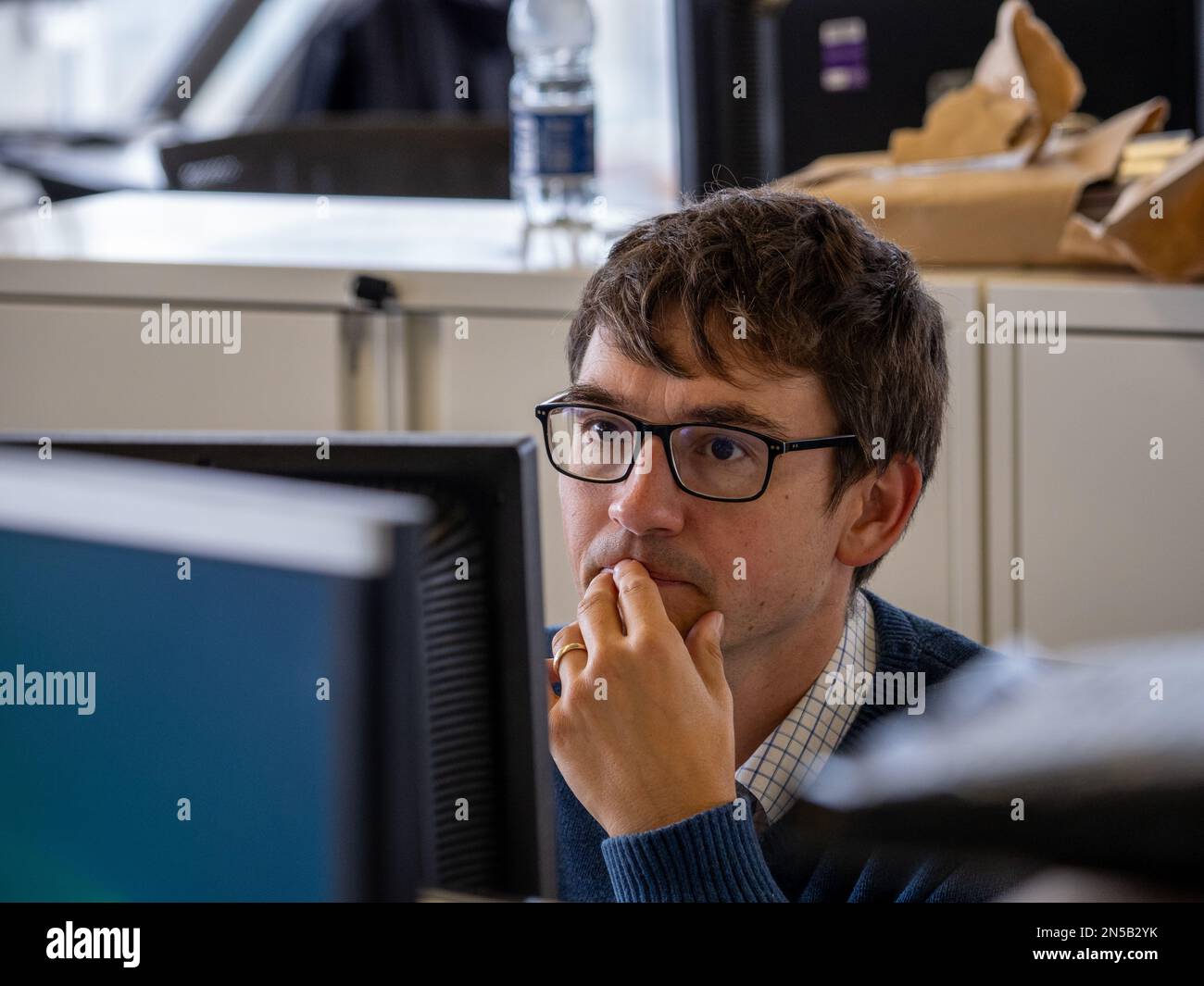 Scene e lavoratori negli uffici del Sunday Times alle 1 London Bridge Place London SE1 9GF Foto Stock