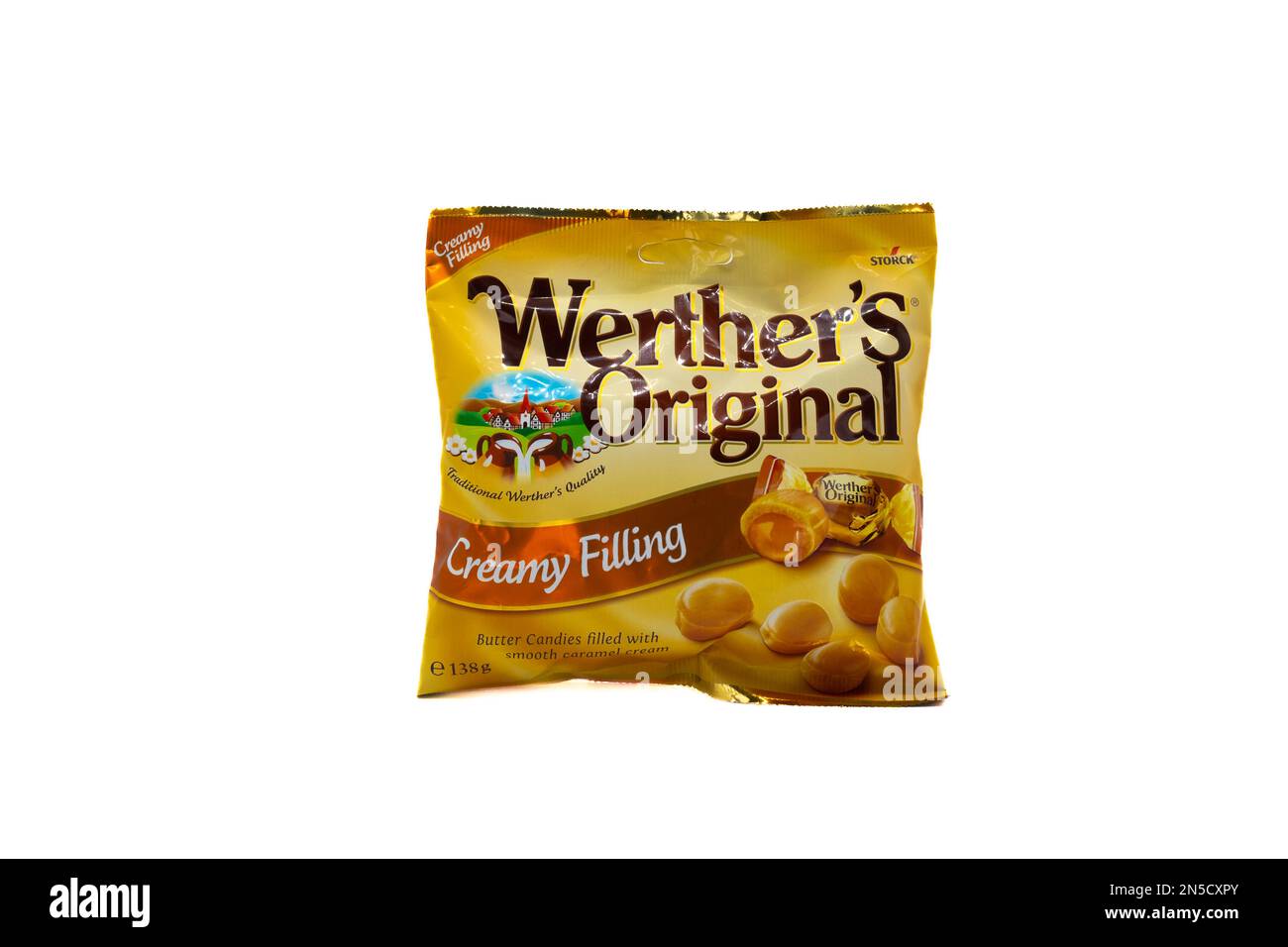 Irvine, Scozia, Regno Unito - 02 febbraio 2023: Caramelle al burro farcito cremoso originali a marchio Werther caramelle in confezione con grafica e icone r Foto Stock