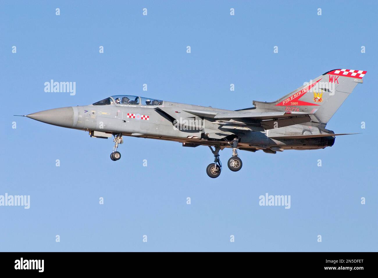 Royal Air Force Panavia Tornado GR4 [ZG774] in finale breve pista 32. Foto Stock
