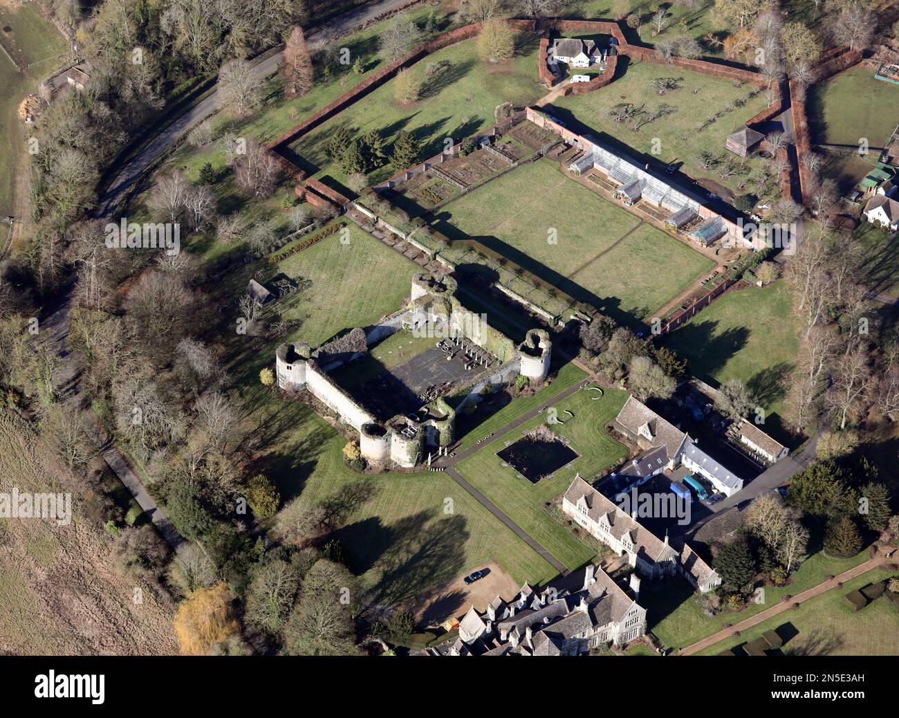 Veduta aerea del Castello di Barnwell, Oundle vicino Peterborough, Regno Unito Foto Stock