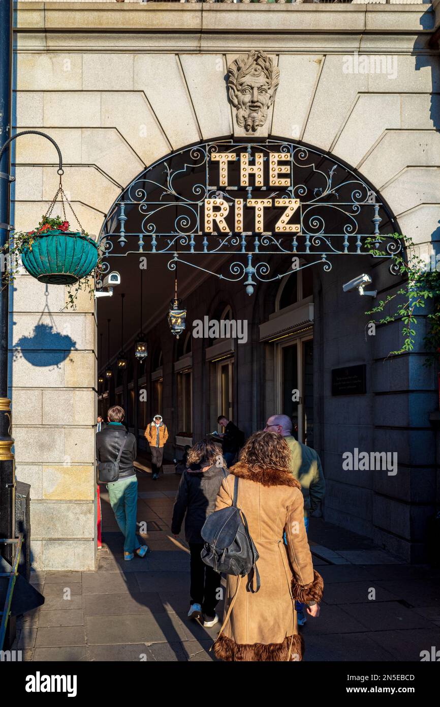 The Ritz Hotel London at 150 Piccadilly Central London - il Ritz Hotel è un hotel di lusso a 5 stelle aperto nel 1906. Grado II elencato. Foto Stock