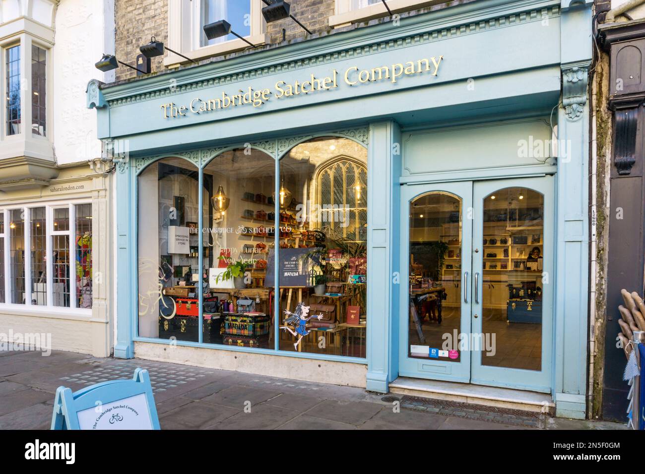The Cambridge Satchel Company in St Mary's Passage, Cambridge. Foto Stock