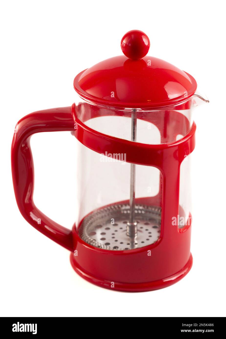 Macchina per caffè Red French Press isolata su sfondo bianco Foto Stock