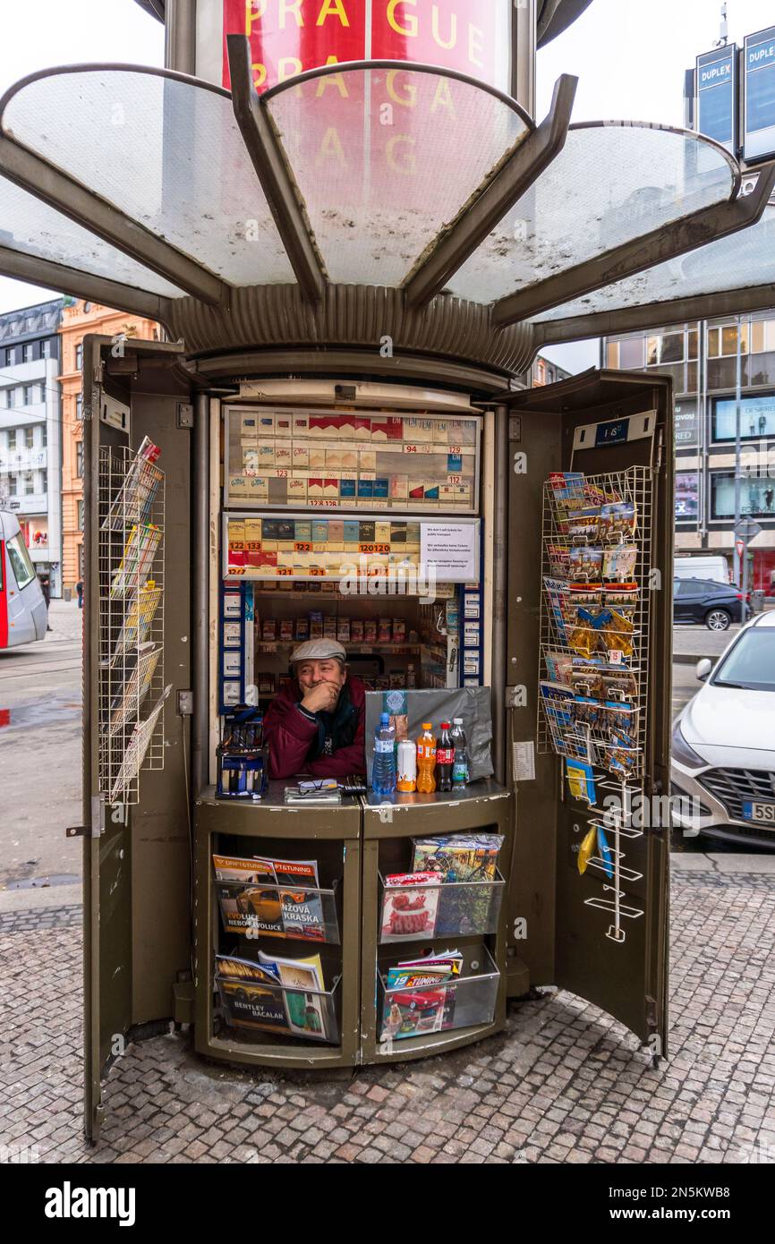 Chiosco tabacco, Piazza Venceslao, Praga, Repubblica Ceca Foto Stock