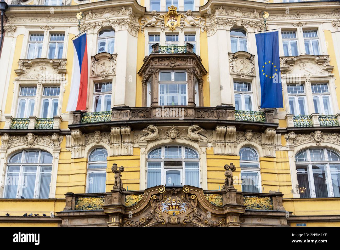 Dettaglio architettonico di un edificio storico nel centro di Praga, Praga, Repubblica Ceca Foto Stock