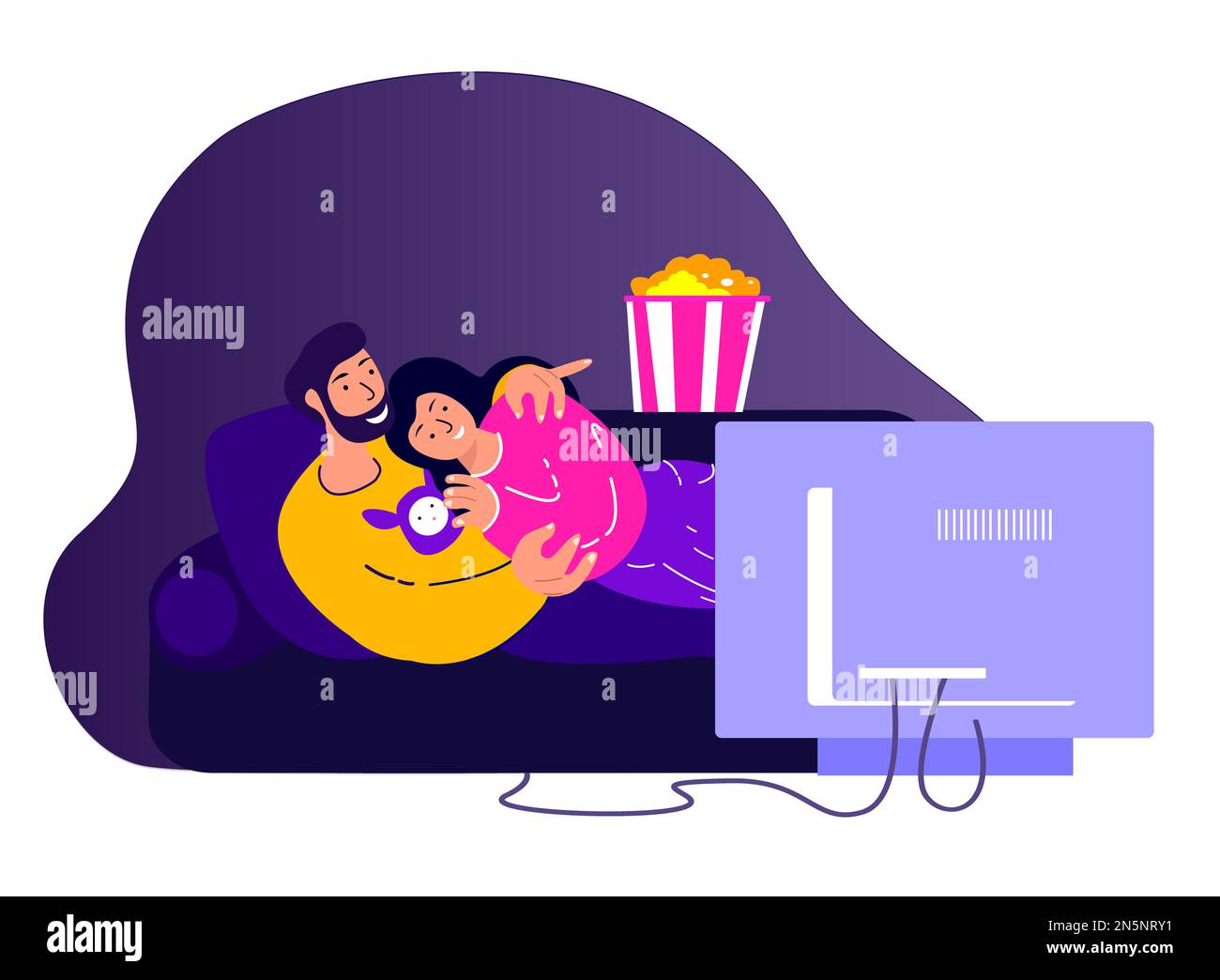 Romantico giovane coppia felice, marito, moglie che si posa su divano, guardando film su TV.ragazza e ragazzo con Popcorn. Famiglia rilassante Together.Peo Foto Stock