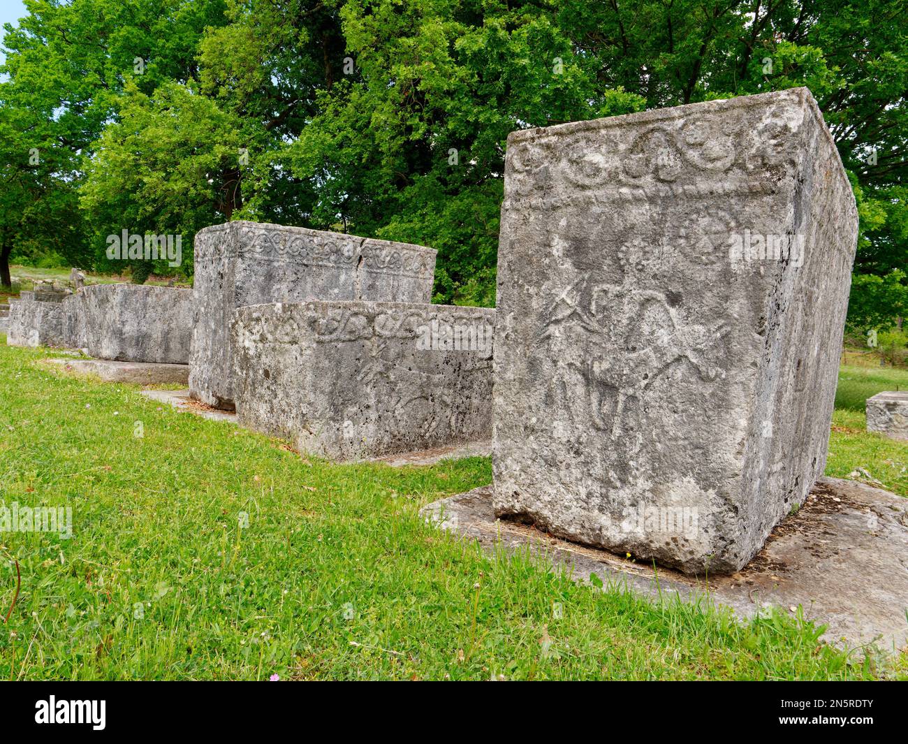 Stecci Cimiteri medievali a Boljuni, Bosnia-Erzegovina. Sito UNESCO. Luogo di interesse storico. Foto Stock