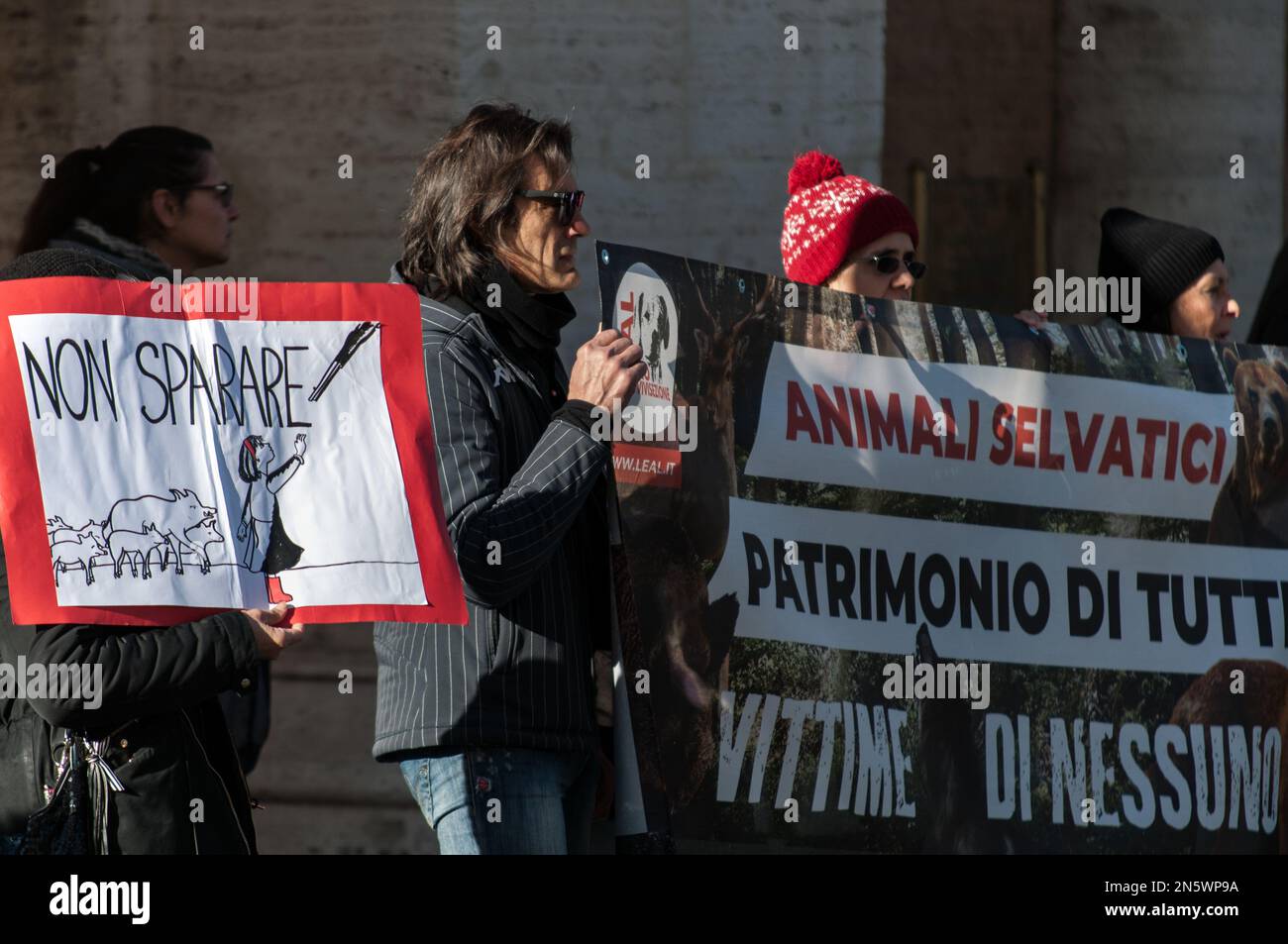 Roma, Italia, Italia. 7th Feb, 2023. Associazione degli animali sit-in in piazza del campidoglio collina, a Roma, per protestare contro l'abbattimento dei cinghiali nella capitale. (Credit Image: © Andrea Ronchini/Pacific Press via ZUMA Press Wire) SOLO PER USO EDITORIALE! Non per USO commerciale! Foto Stock