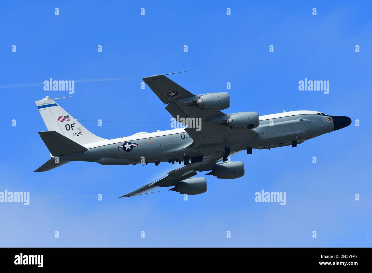 Tokyo, Giappone - 06 ottobre 2018: Aerei dell'aeronautica degli Stati Uniti Boeing RC-135W Rivet Joint SIGINT (Signals Intelligence). Foto Stock