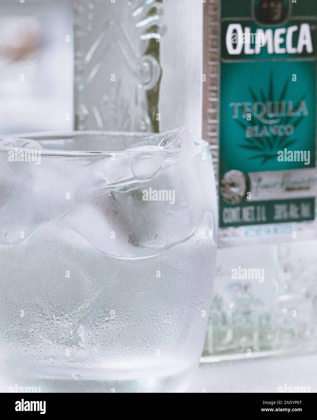 ghiaccio in un bicchiere Foto Stock