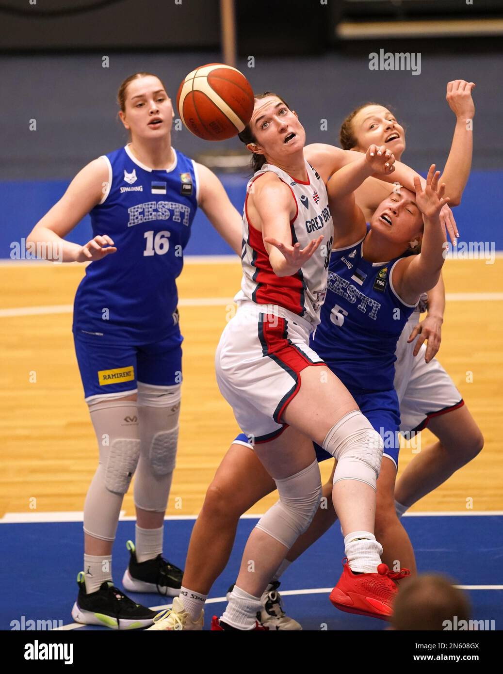 Kirsty Brown di Gran Bretagna sotto pressione durante la partita di qualificazione FIBA Women's EuroBasket 2023 al National Basketball Performance Centre di Manchester. Data immagine: Giovedì 9 febbraio 2023. Foto Stock