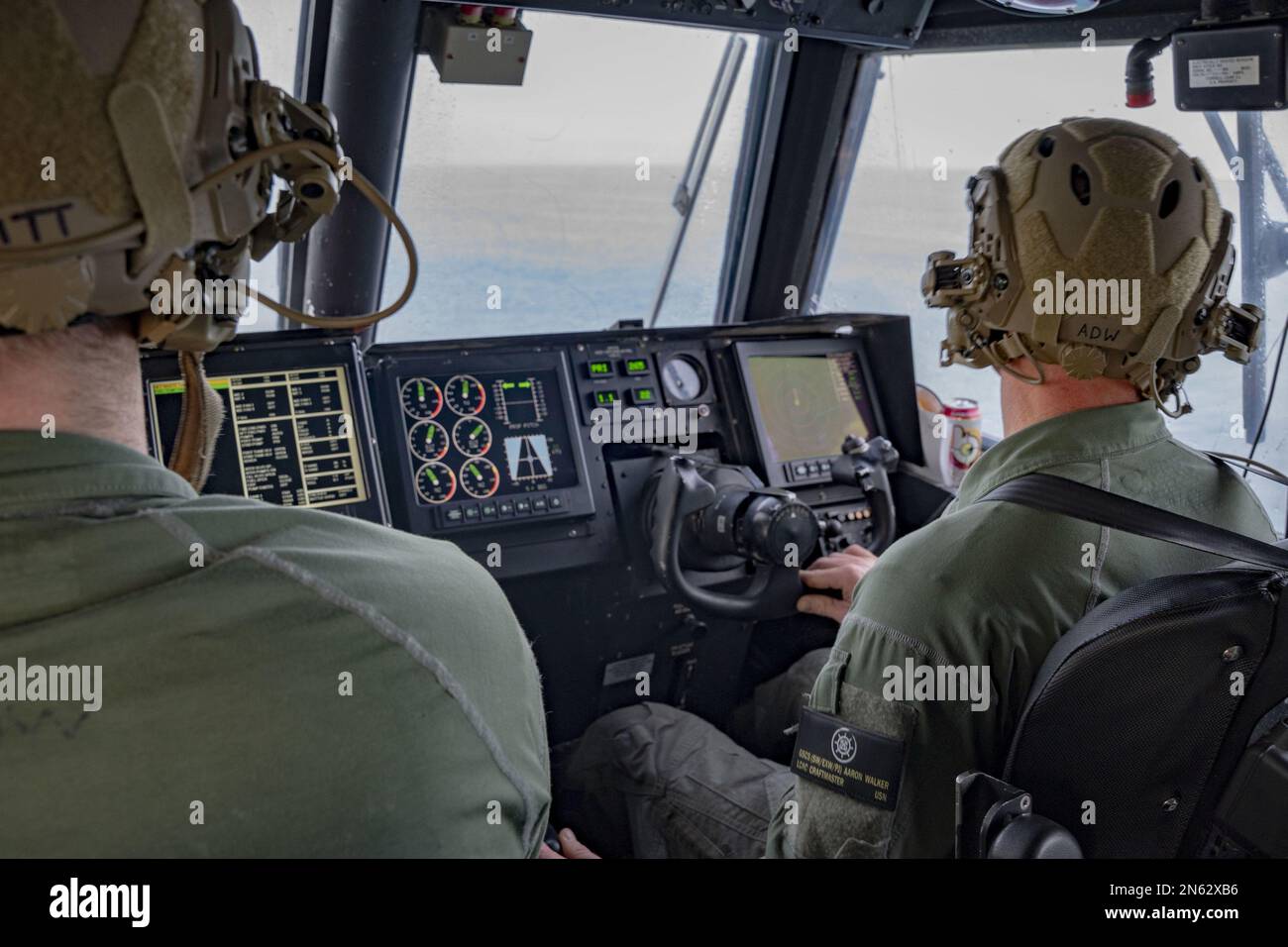 I marinai assegnati all'unità di Artigianato d'Assalto (ACU) operano quattro cuscini d'aria dell'imbarcazione di atterraggio (LCAC) durante gli sforzi di recupero di un pallone ad alta quota nell'Oceano Atlantico, il 8 febbraio 2023. Sotto la direzione del presidente degli Stati Uniti e con il pieno sostegno del governo del Canada, un USA Air Force F-22 Raptor, su autorità del comando del Nord, ha impegnato e portato giù il pallone spia cinese all'interno dello spazio aereo sovrano degli Stati Uniti e sulle acque territoriali degli Stati Uniti il 4 febbraio 2023. Foto di MC1 Ryan Seelbach/U.S.A. Navy/UPI Foto Stock