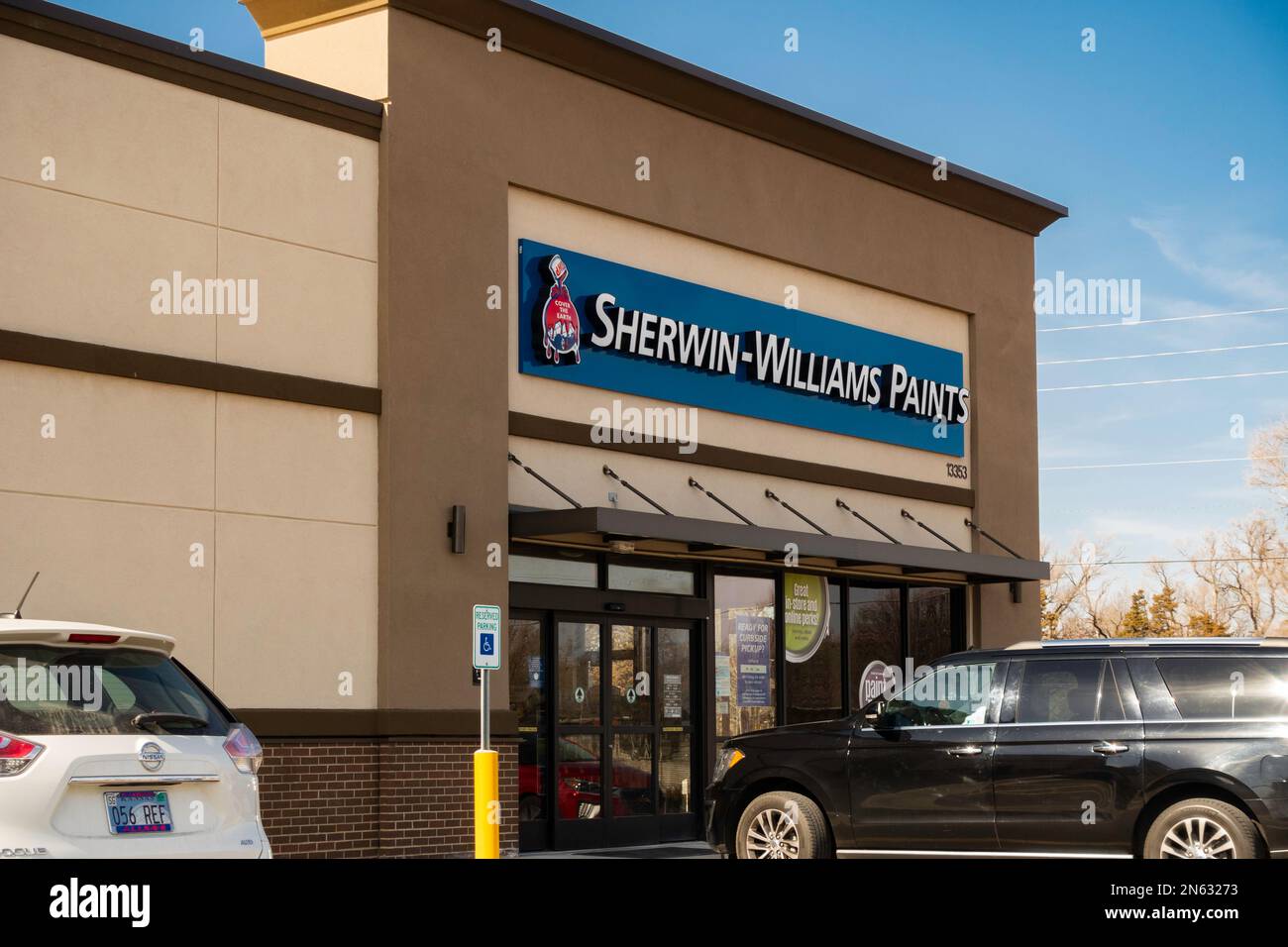 Sherwin Williams Paint Store, l'esterno del negozio in una giornata di sole. Wichita, Kansas, Stati Uniti. Foto Stock