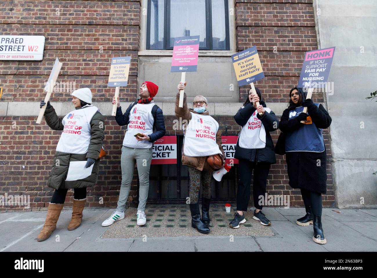 RCN, il Royal College of Nursing, ha organizzato uno sciopero di due giorni a febbraio. Il Segretario generale della RCN Pat Cullen è visto sulla linea del picket. Foto Stock