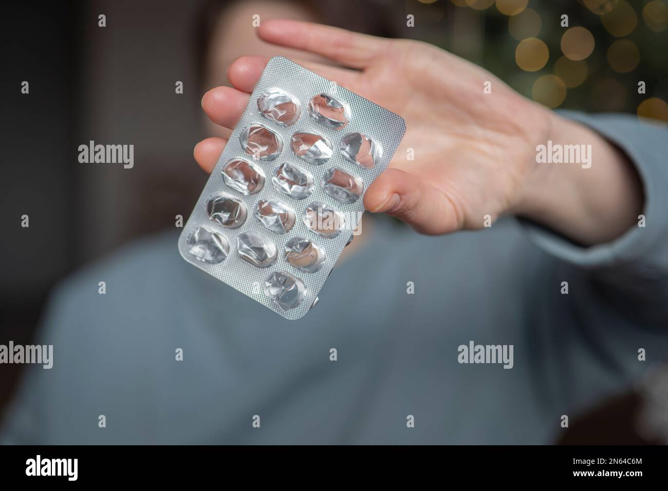 Chiusura Della Scatola Della Droga Vuota Con Blister Pack Isolato Su Bianco Di Vergine Medicinali Per Prodotti Farmaceutici Dieci 227515144 - Foto 10