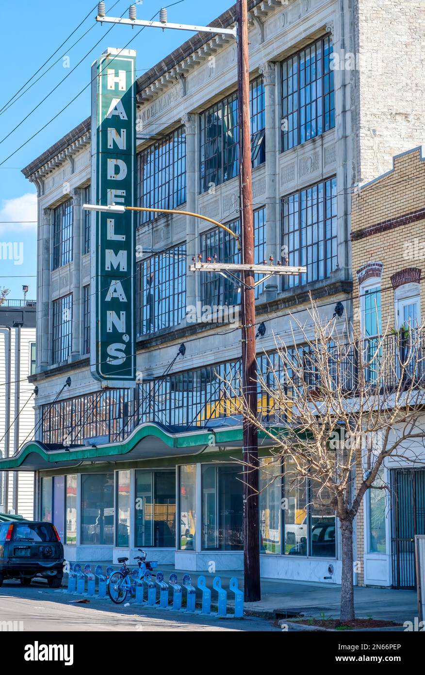 NEW ORLEANS, LA, USA - 5 FEBBRAIO 2023: Handelman Lofts su Oretha Castle Haley Boulevard a Central City Foto Stock