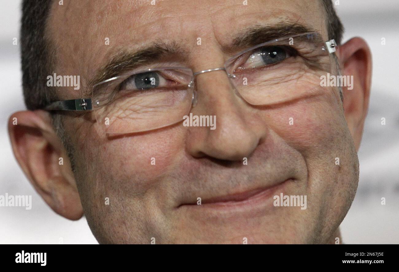 Republic of Ireland's new soccer manager Martin O'Neill speaks to the media at his first press conference as manager in Dublin, Ireland, Saturday, Nov. 9, 2013. (AP Photo/Peter Morrison) Foto Stock