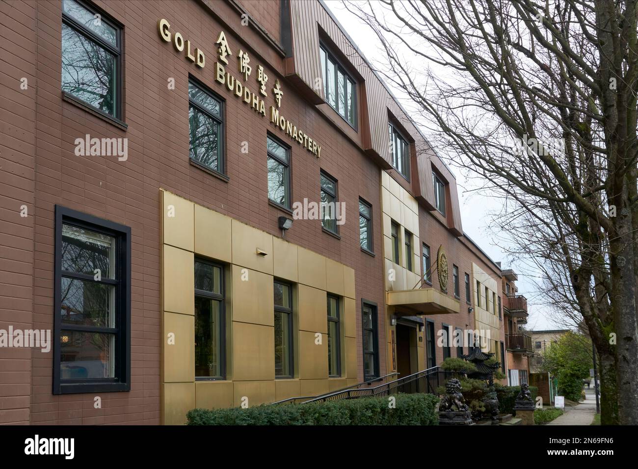 Il Monastero del Buddha d'oro, un tempio buddista cinese a Vancouver, British Columbia, Canada Foto Stock