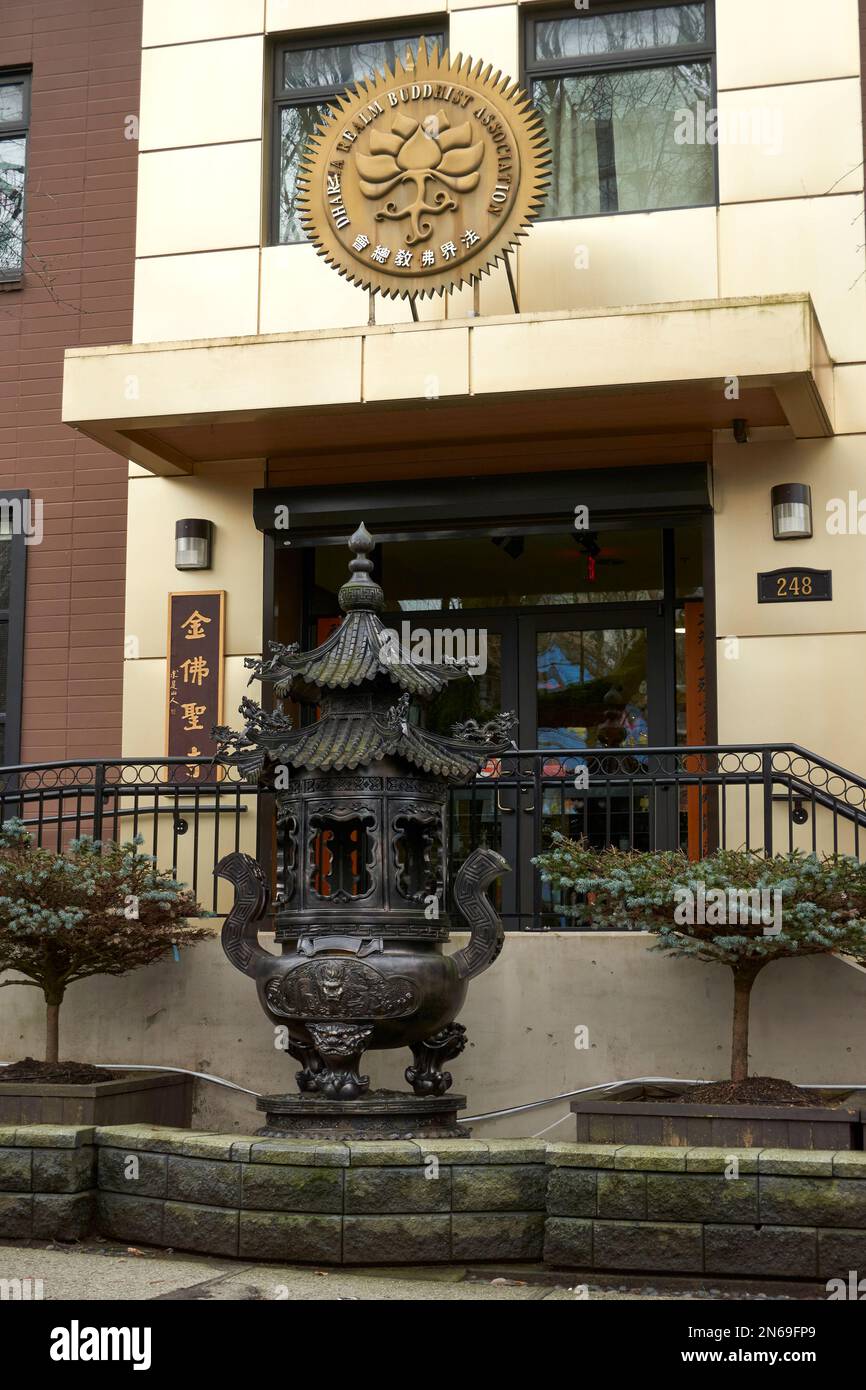 Ingresso al Monastero del Buddha d'oro, un tempio buddista cinese a Vancouver, British Columbia, Canada Foto Stock