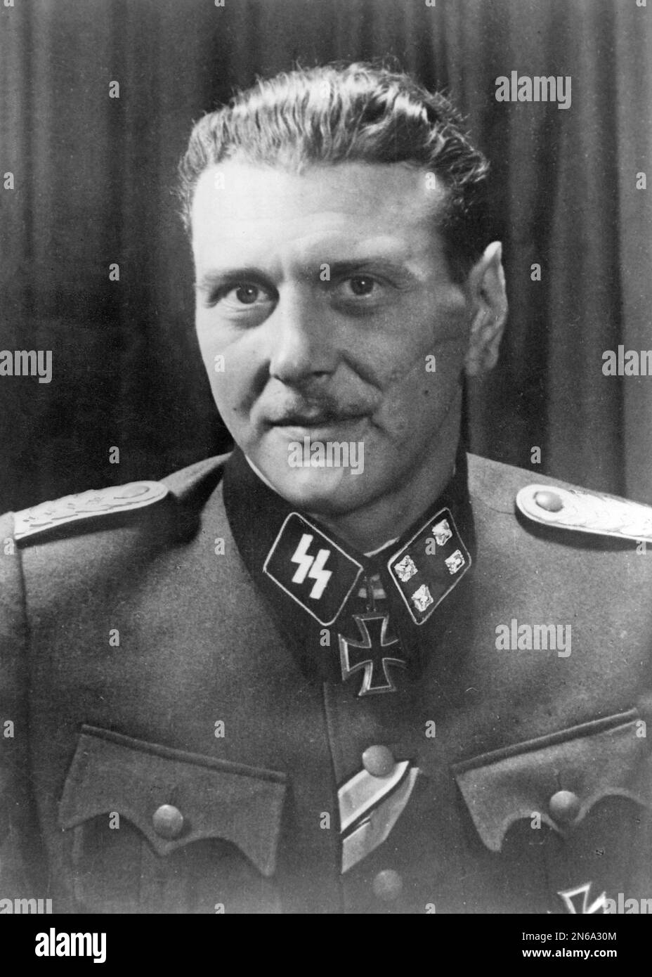 Otto Skorzeny, SS-Obersturmbannführer nel Waffen-SS durante la seconda guerra mondiale Il suo audace e coraggio lo rendeva uno dei più apprezzati commando delle SS. Le cicatrici sono cicatrici duellanti che sono state considerate un segno di virilità nei primi anni del 20th ° secolo. Foto Stock