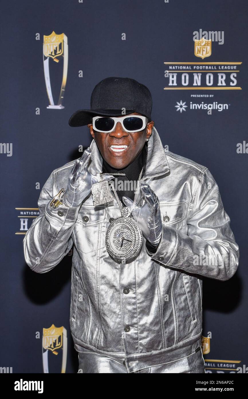 Phoenix, Stati Uniti. 09th Feb, 2023. Flavor Flav Walking sul tappeto rosso al NFL Honors tenutosi alla Symphony Hall del Phoenix Convention Center a Phoenix, Arizona, il 9 febbraio 2023. Il Super Bowl LVII si svolgerà domenica 12 febbraio 2023 tra i Kansas City Chiefs e le Philadelphia Eagles. (Foto di Anthony Behar/Sipa USA) Credit: Sipa USA/Alamy Live News Foto Stock