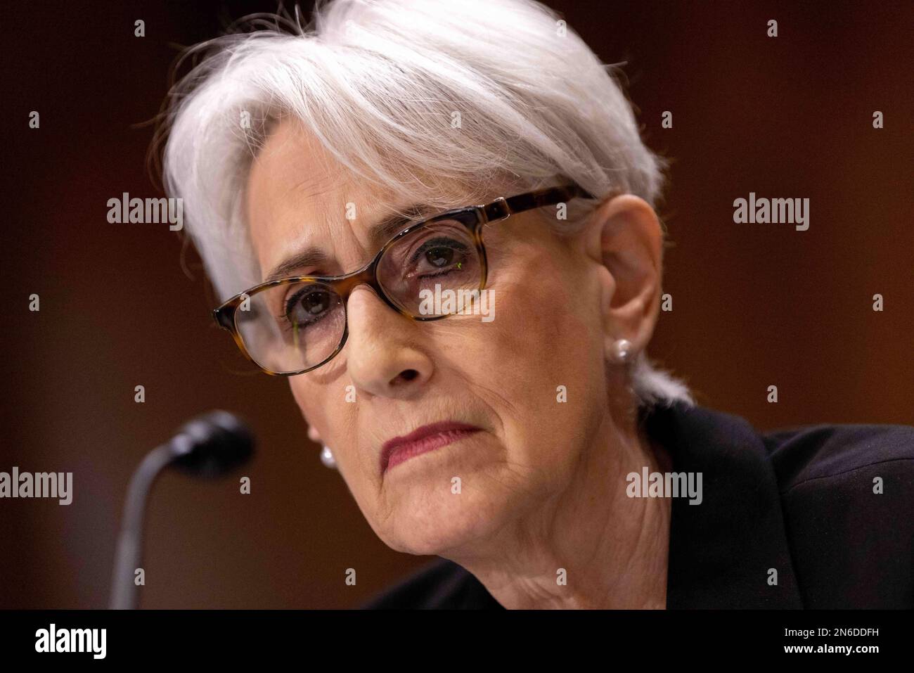 Il Vice Segretario di Stato Wendy Sherman parla durante un'audizione della Commissione per le Relazioni esterne del Senato per esaminare la politica USA-Cina nell'era della competizione strategica a Washington, DC, USA, giovedì 9 febbraio, 2023. Foto di Julia Nikhinson/CNP/ABACAPRESS.COM Foto Stock