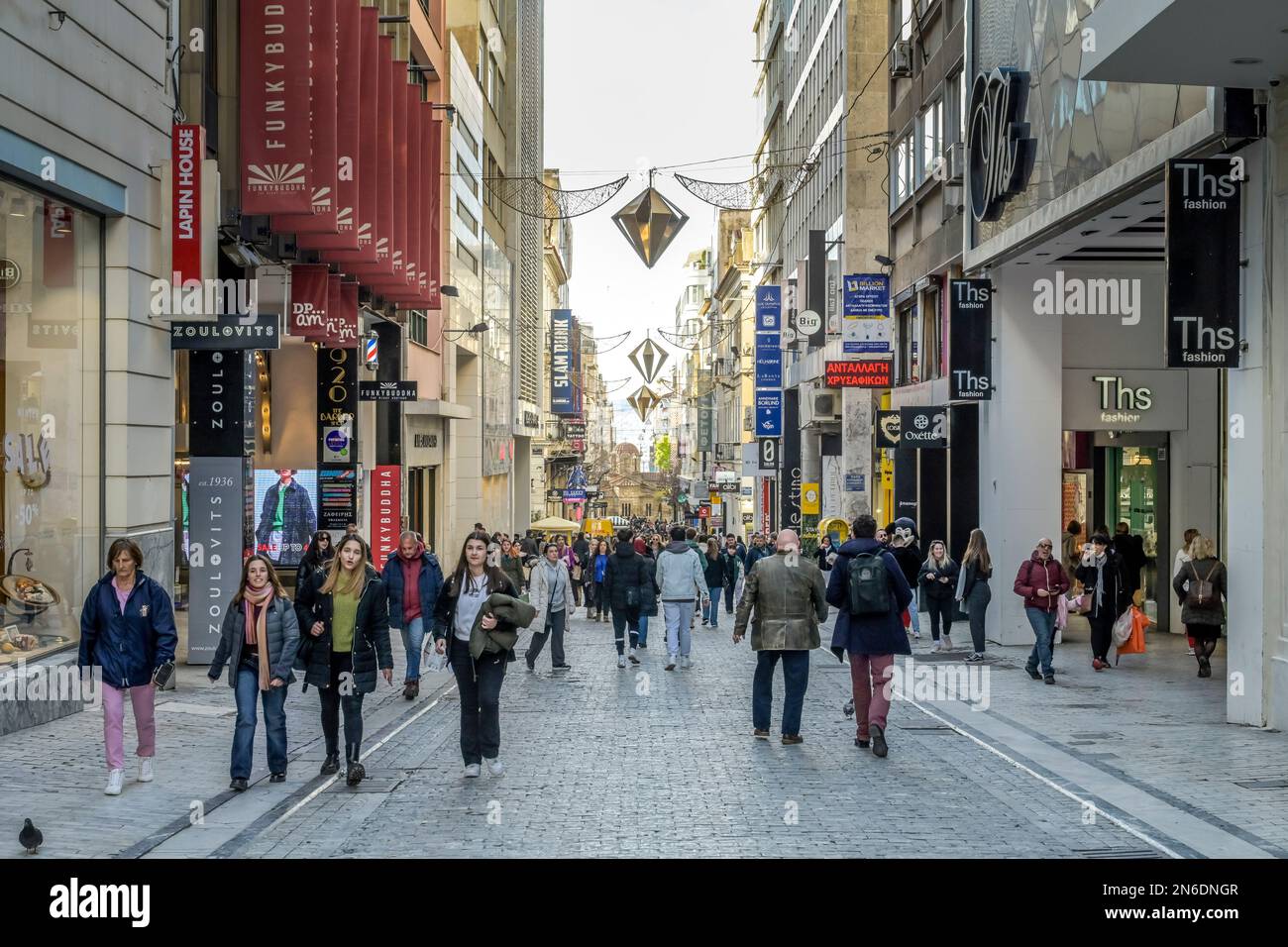 Einkaufstraße Ermou, Athen, Griechenland Foto Stock