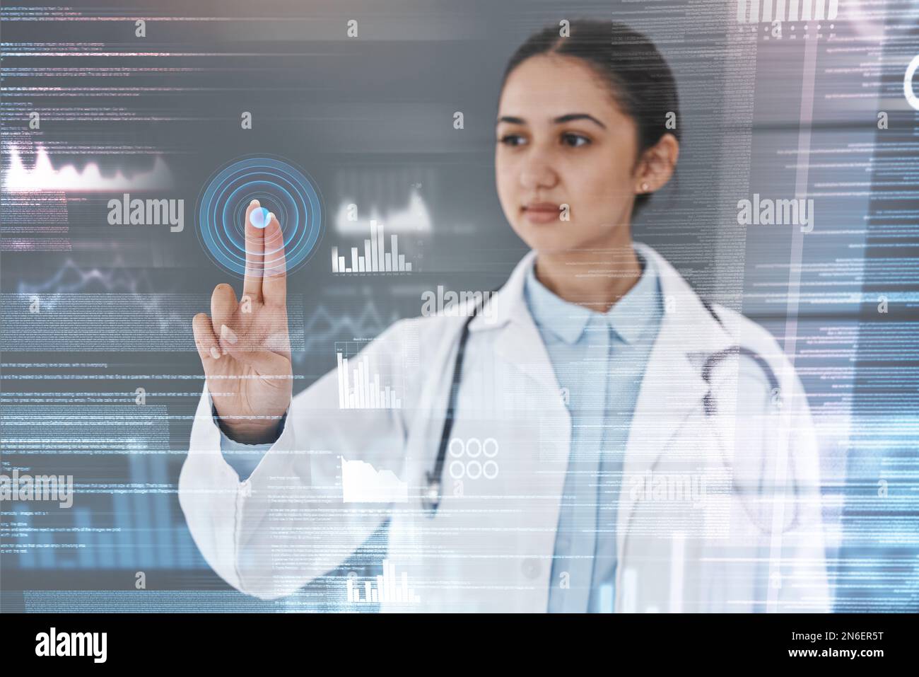 Cybersicurezza, ologramma futuristico e mano del medico per password, scansione delle impronte digitali e database medico. Assistenza sanitaria, clinica digitale e donna con Foto Stock