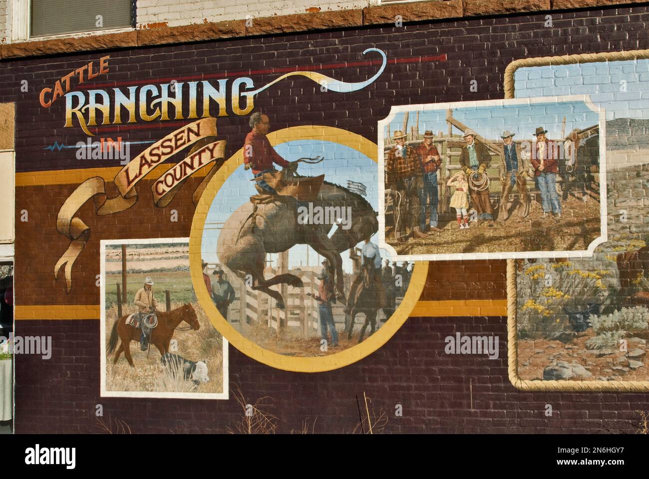 Allevamento di bestiame nella contea di Lassen murale di Arthur Mortimer all'angolo di S Roop e Main Streets a Susanville, California, USA Foto Stock