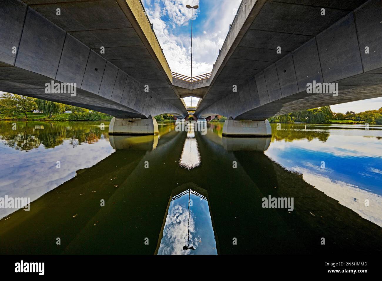 Ponte della B 54 sul Aasee, Muenster, Nord Reno-Westfalia, Germania Foto Stock