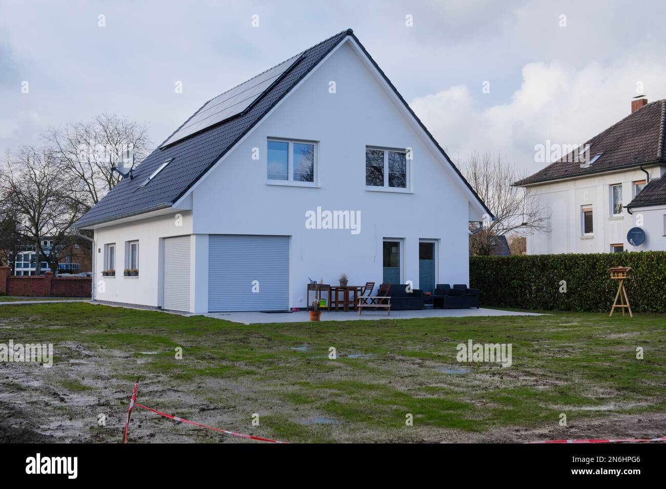 Casa singola di nuova costruzione, prato appena sown, insediamento di protezione del clima, Kamen, Renania settentrionale-Vestfalia, Germania Foto Stock